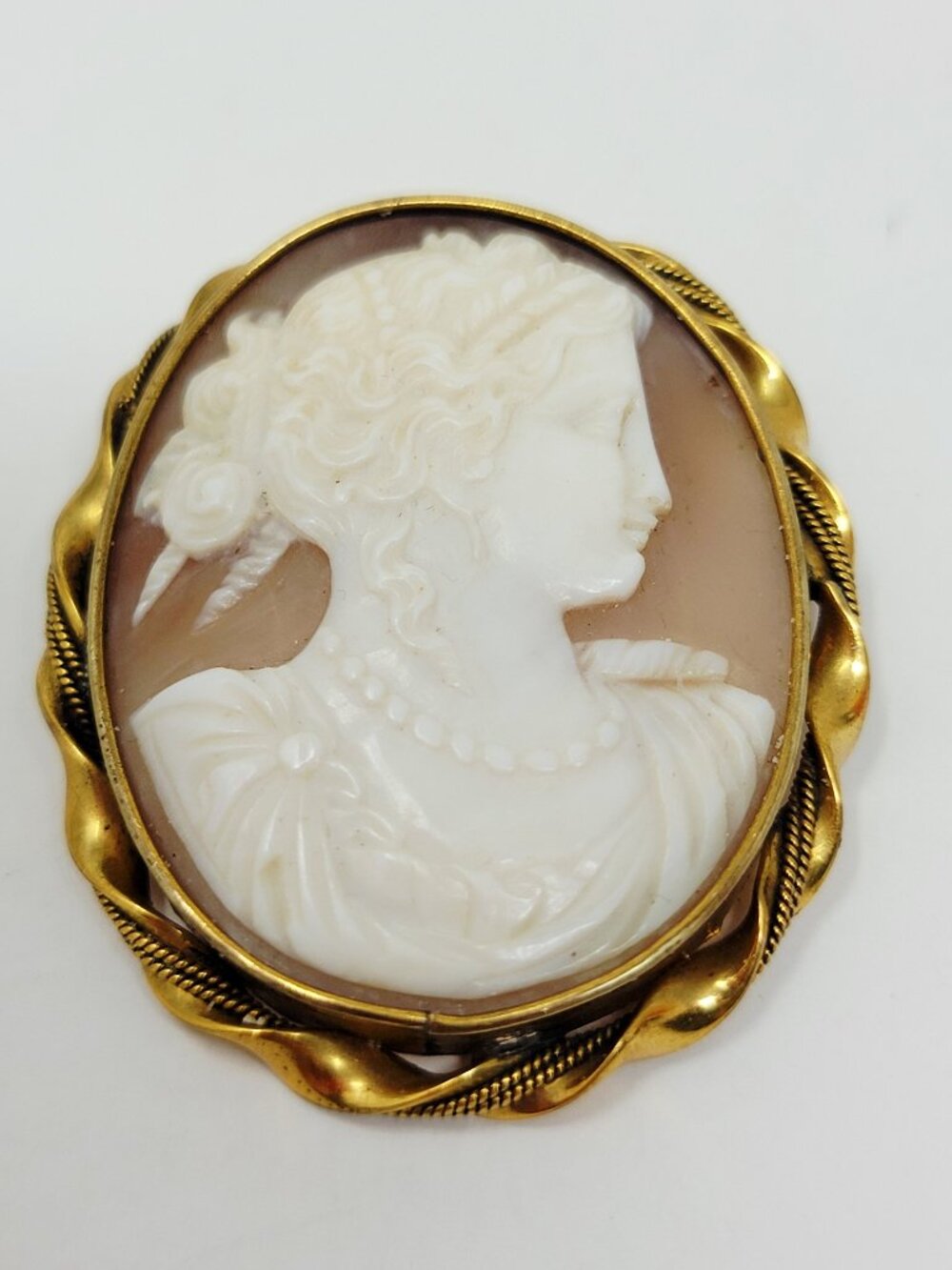 Vintage Genuine Carved Shell Cameo Gold Tone Brooch Pendant Convertible Pin